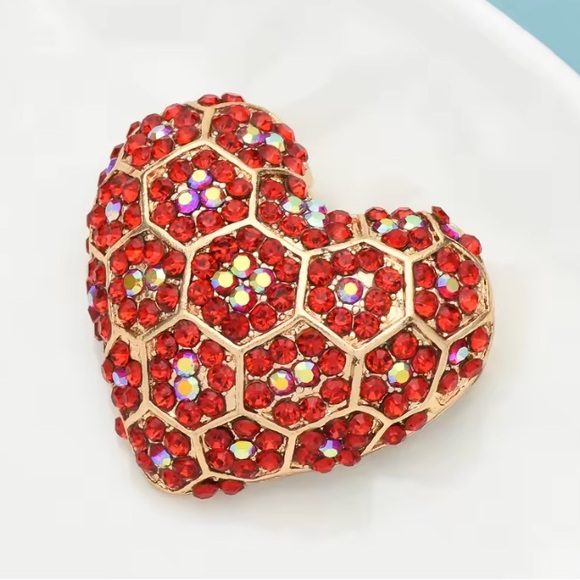 Shining Red Heart Crystal Brooch. - Picture 3 of 4